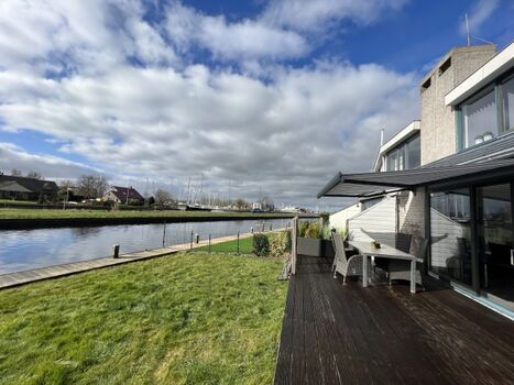 Ferienhaus mit Wiese und Bootssteg