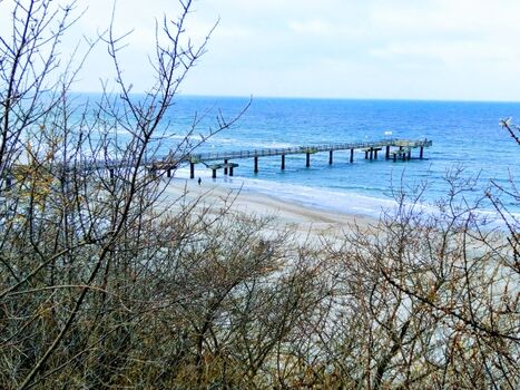 Ostseestrand mit Seebrücke