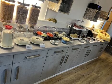 Frühstücksbuffet Buchung bei Voranmeldung optional gegen Aufpreis möglich 12,- erwachsene , kinder bis 3 kostenfrei ,3-9 jahre 6,-