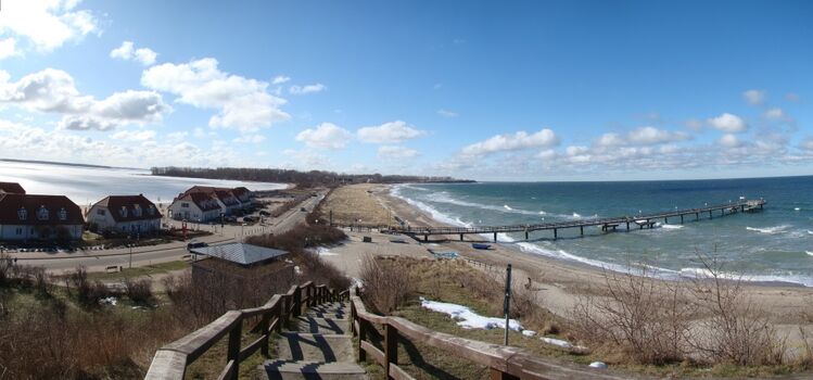 Blick  vom Schmiedeberg auf Haff und Ostsee