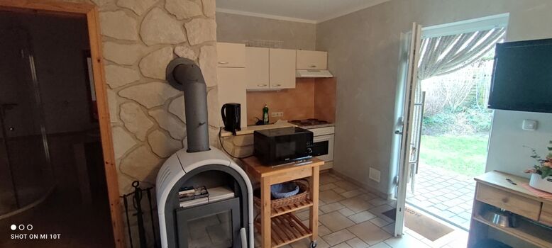 Küchenbereich /Kamin im Wohnraum