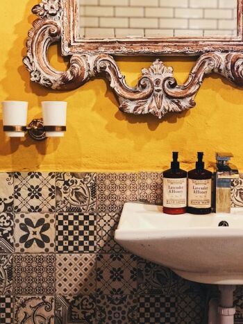 Großes Badezimmer im Erdgeschoss