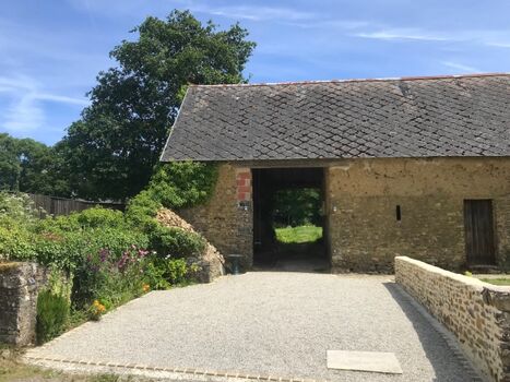 Parken gegenüber dem Haus und Scheune mit Outdoor-Spielen für Sie zu genießen
