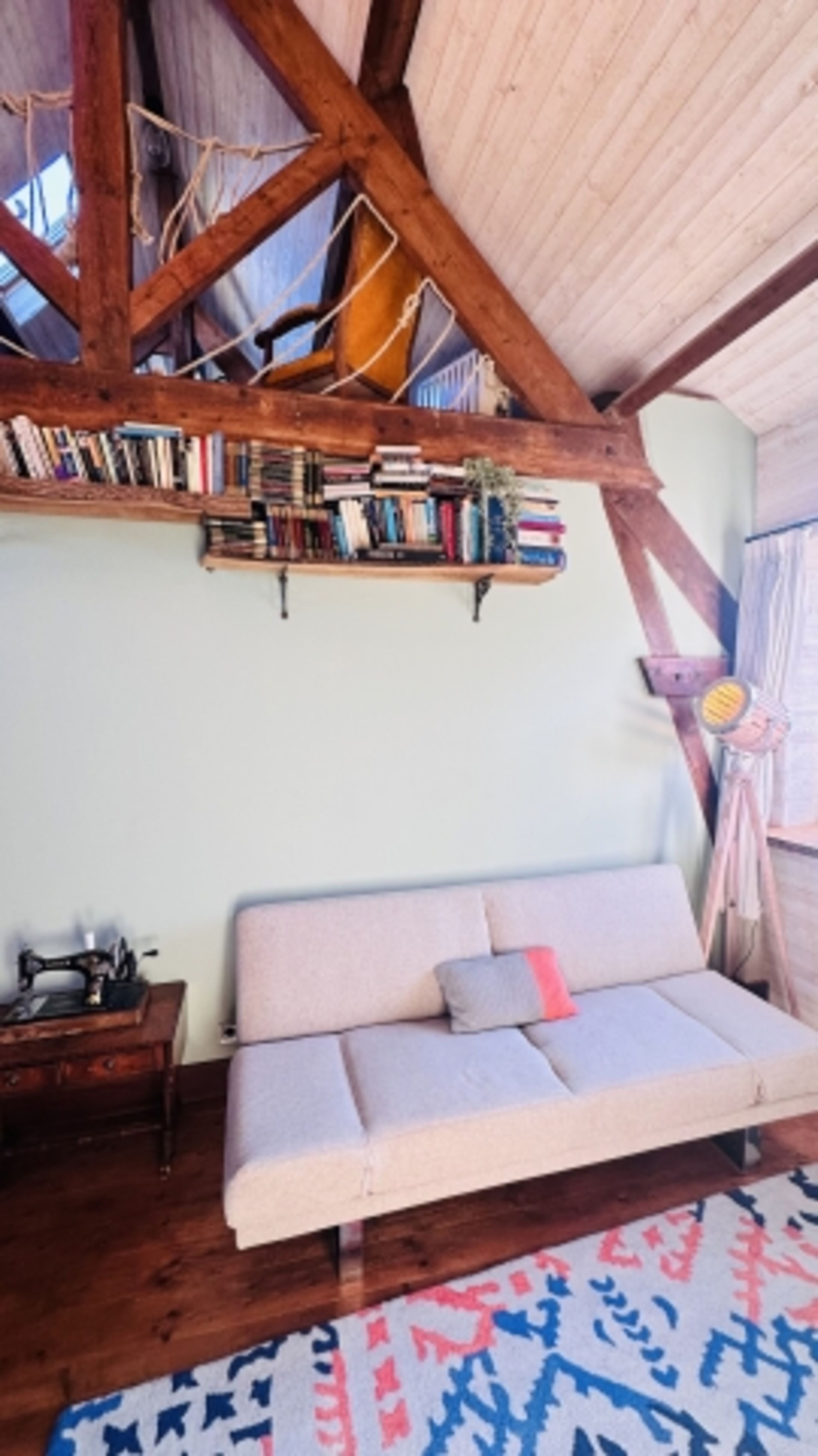 Schlafsofa auf Wunsch, Treppe zum Zwischengeschoss