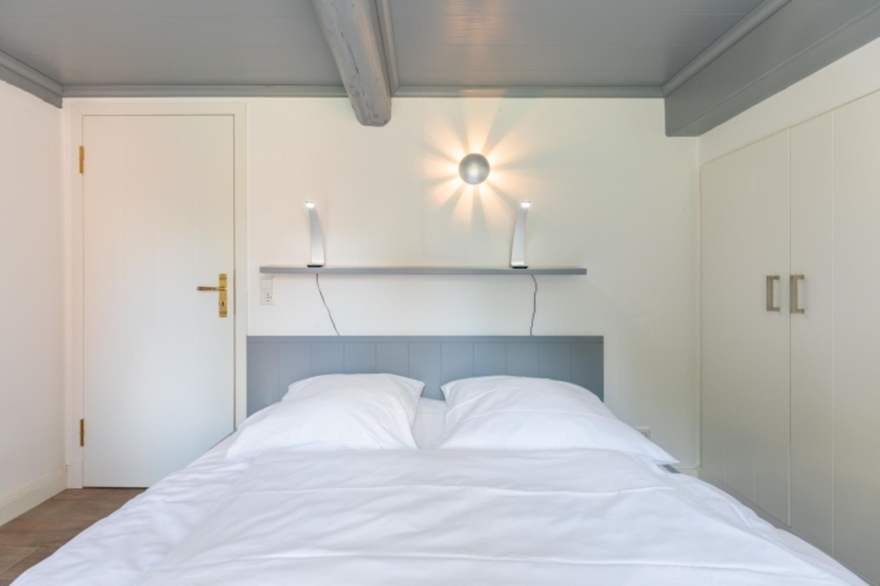 Schlafzimmer -1