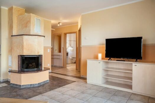 Wohnzimmer mit Kamin