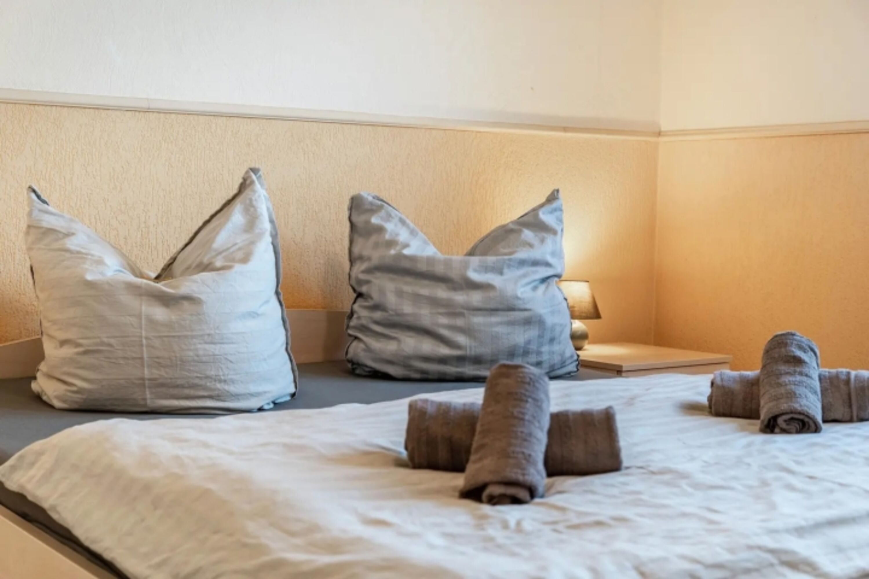 Schlafzimmer mit Wäschepaket