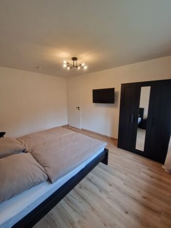 Schlafzimmer mit Doppelbett