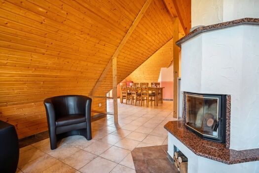 Wohnzimmer mit Kamin