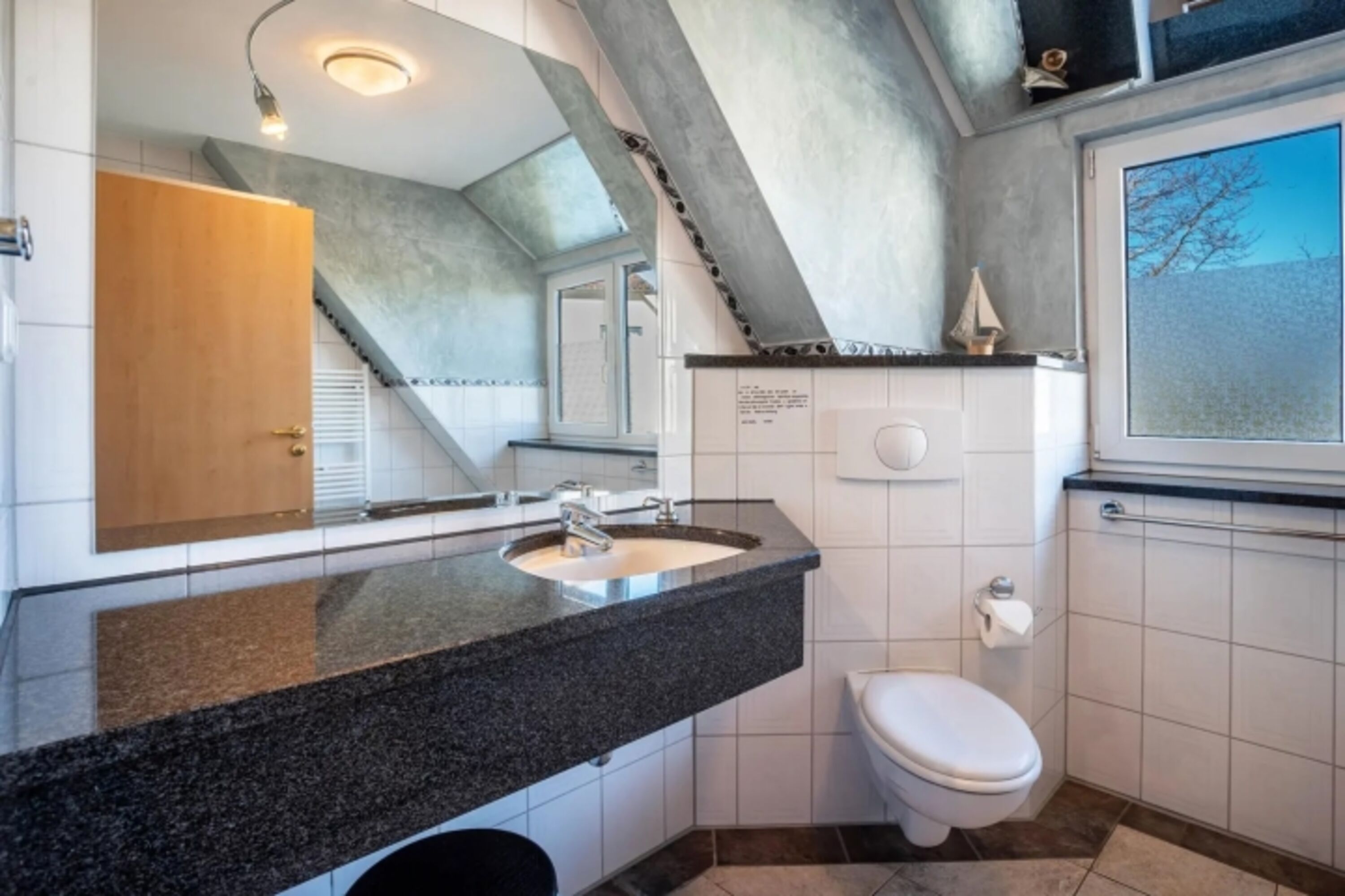 großes Badezimmer
