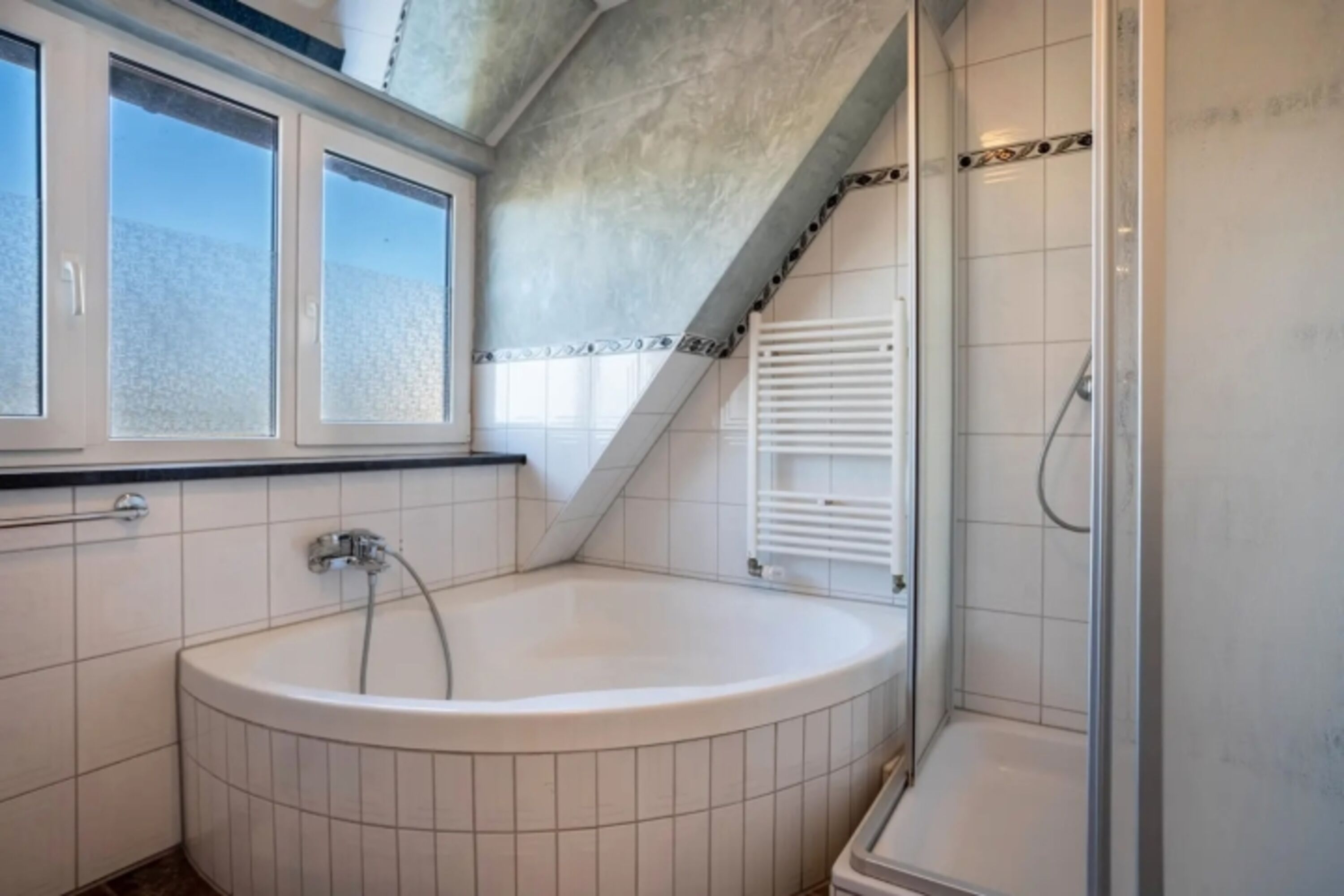 großes Badezimmer
