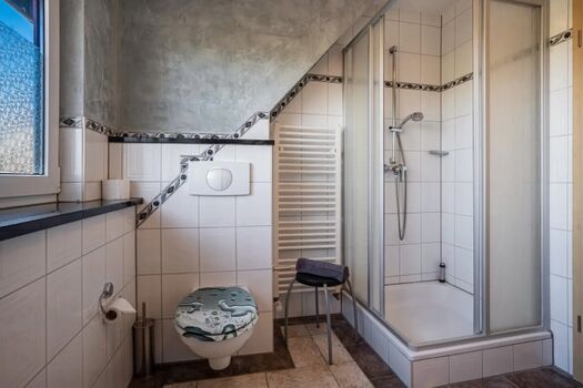 Badezimmer mit Dusche