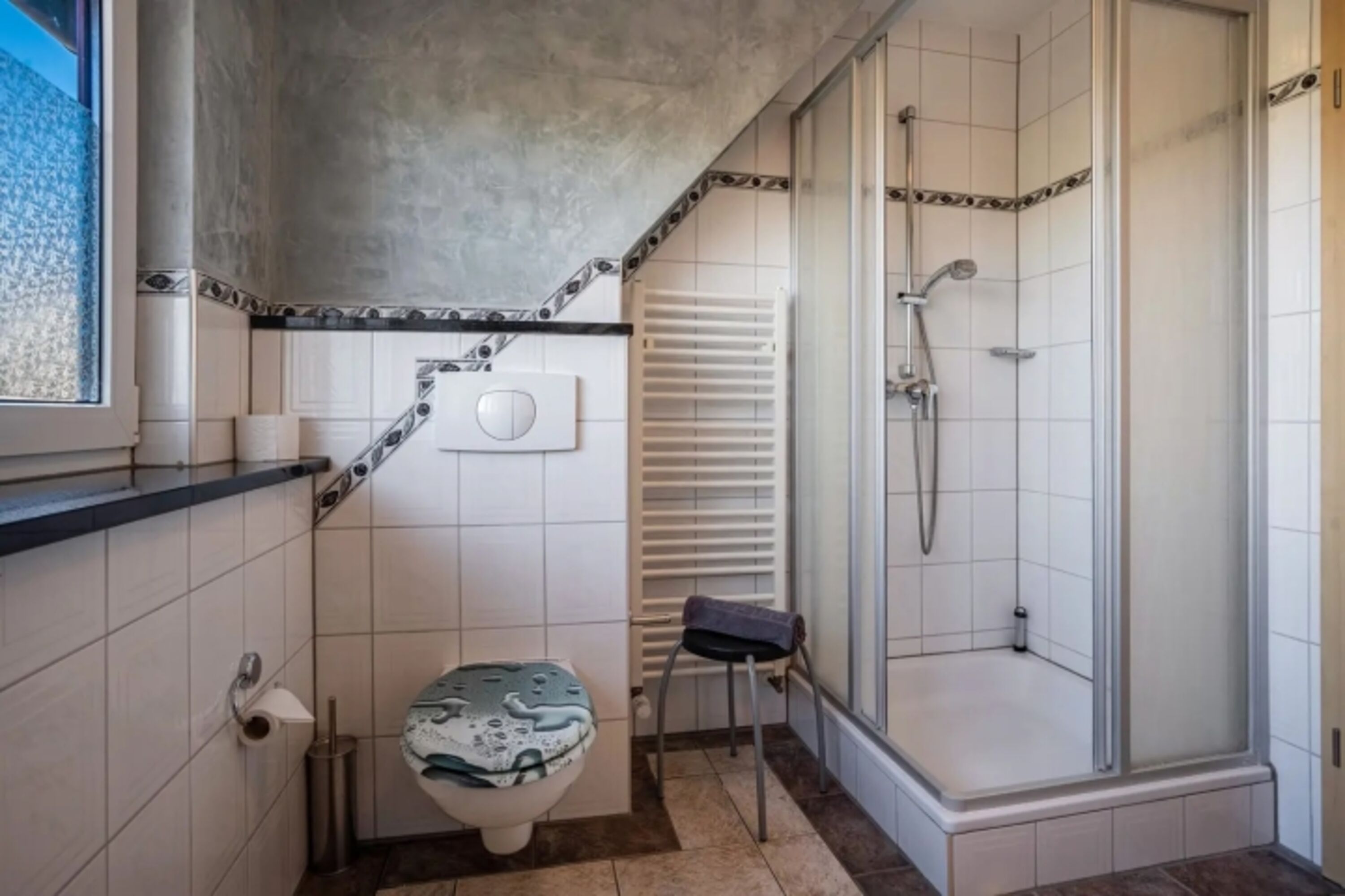 Badezimmer mit Dusche