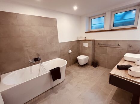 Bad mit Badewanne
