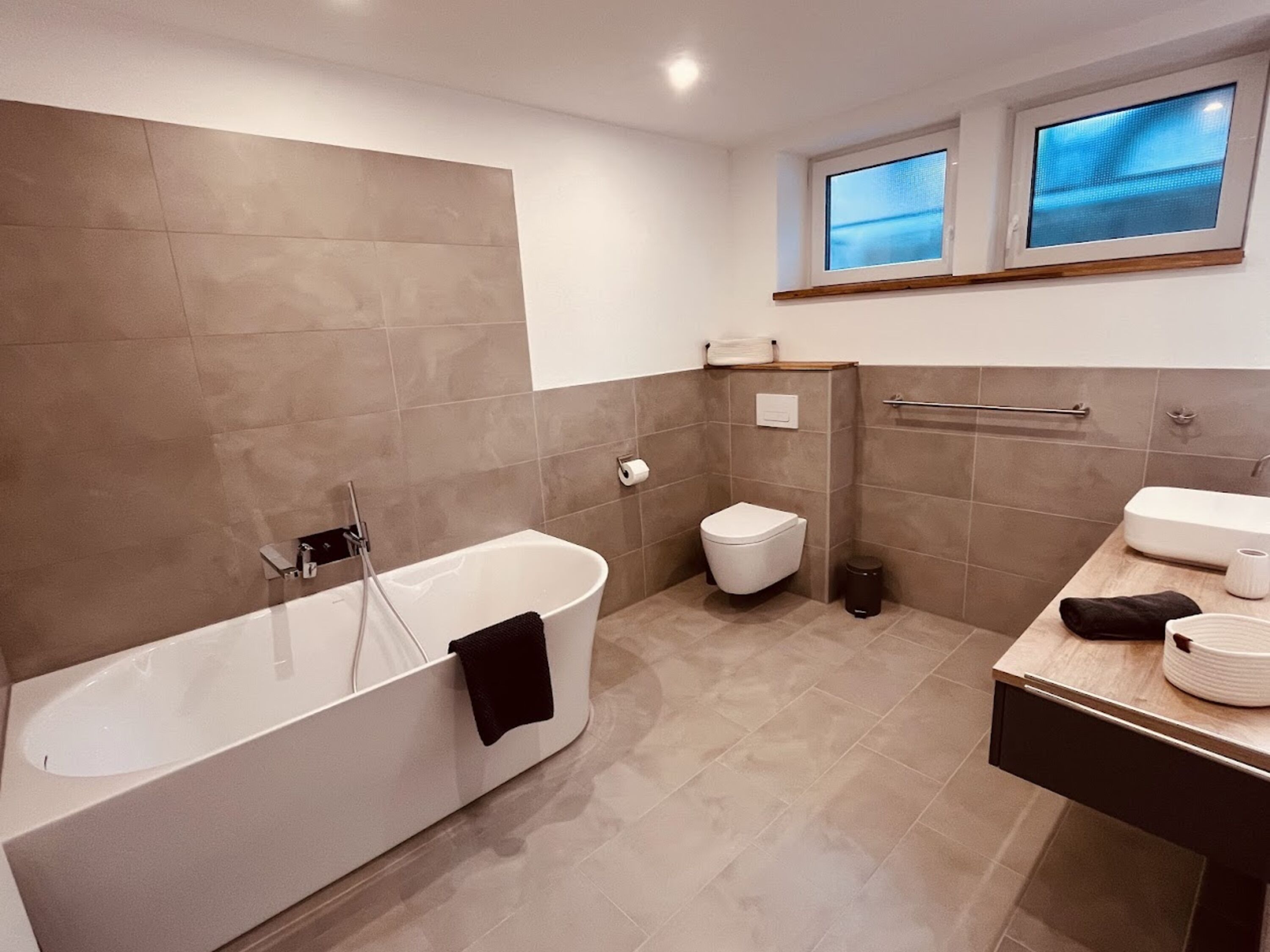 Bad mit Badewanne