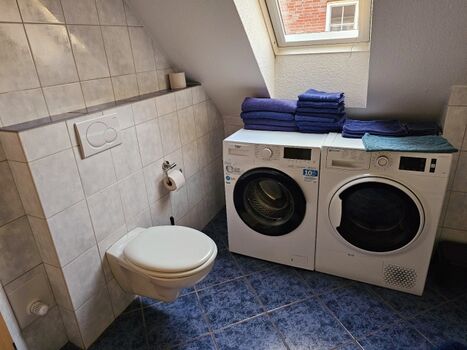 Badezimmer OG Waschmaschine und Trockner, Wickeltisch für Waschmaschine 