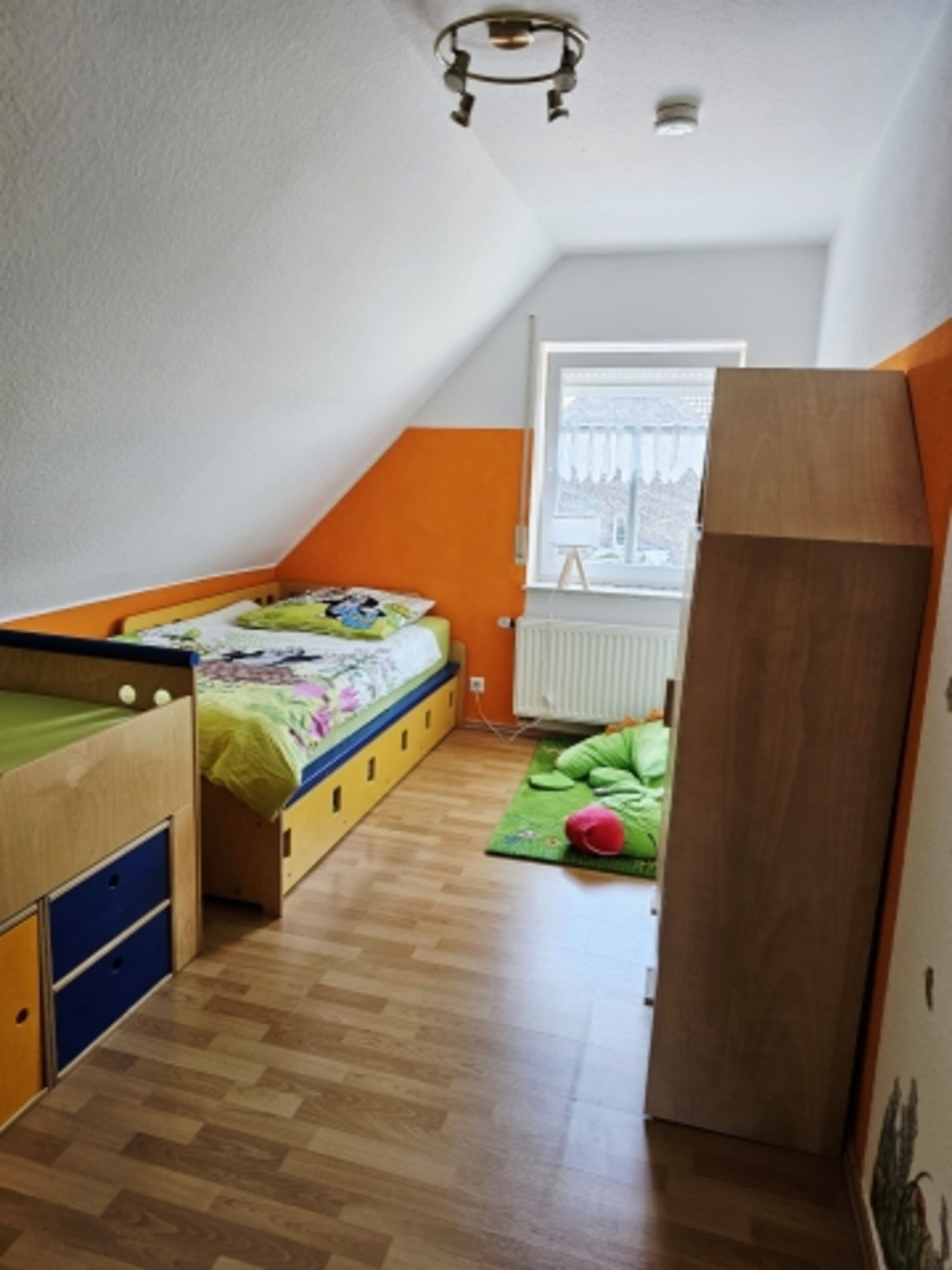2. Schlafzimmer/Kinderzimmer, Bett 100x200 
