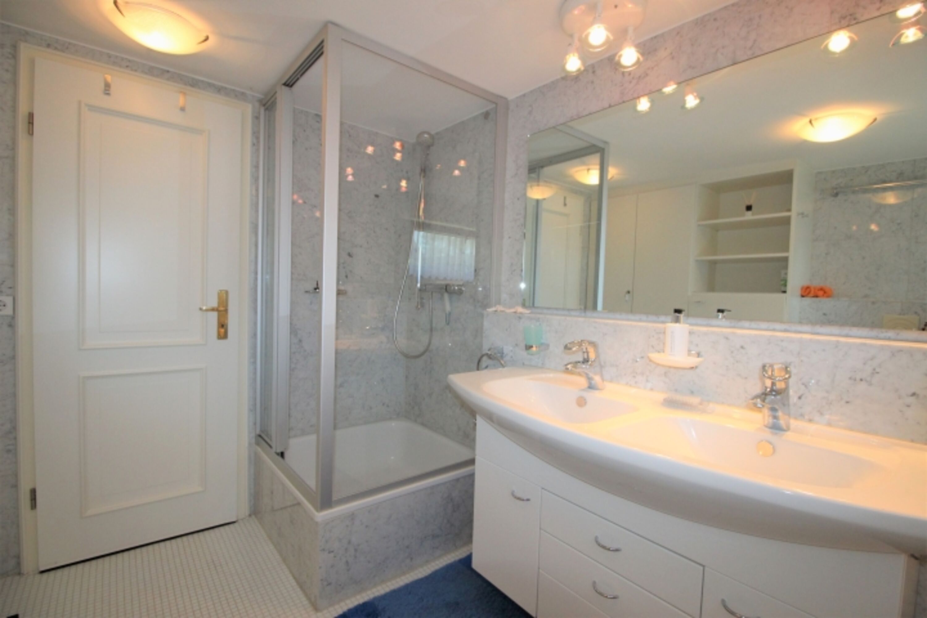 Badezimmer 2