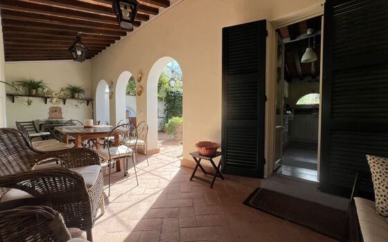 überdachte Terrasse