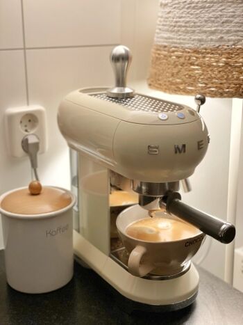 Espressomaschine und Kaffeemaschine vorhanden 
