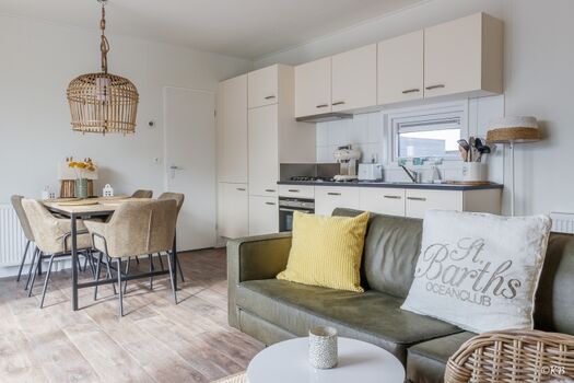 Wohnzimmer mit Küche 