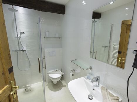 Duschbad mit ebenerdigem Einstieg im UG