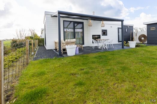 Das Ferienhaus Zeetijd 69 mit eingezäuntem Garten 