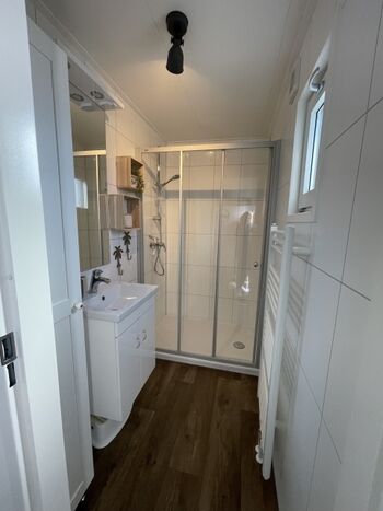 Bad mit Dusche - Wc separat