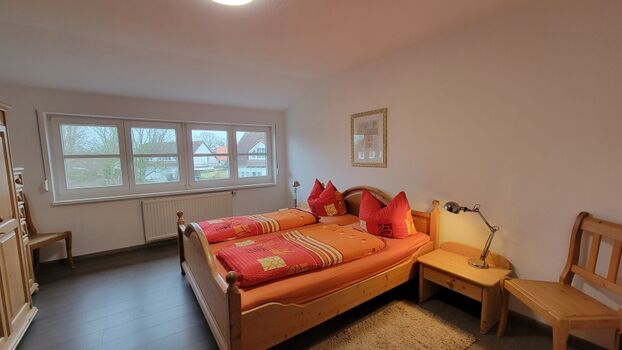 Schlafzimmer mit Doppelbett