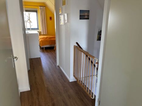 Flur oben/ Treppenabgang