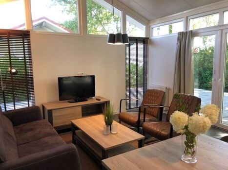 Wohnbereich mit Zugang zum Garten