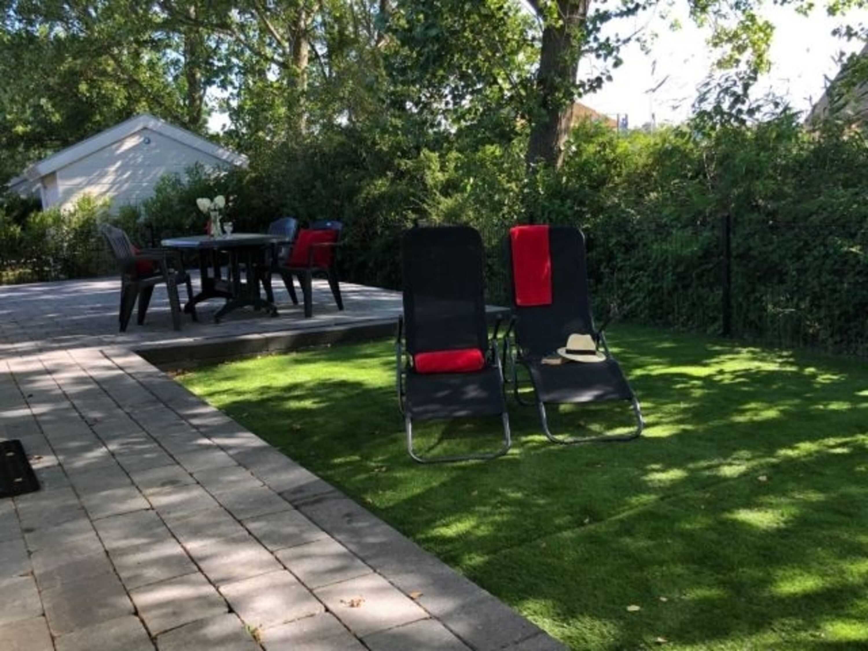 Der Garten lädt zum Verweilen ein
