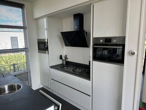 Die Küche ist modern und komplett ausgestattet