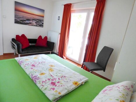 Einzelzimmer mit Schlafcouch