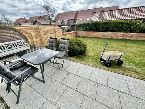 vollständig eingezäunter Garten