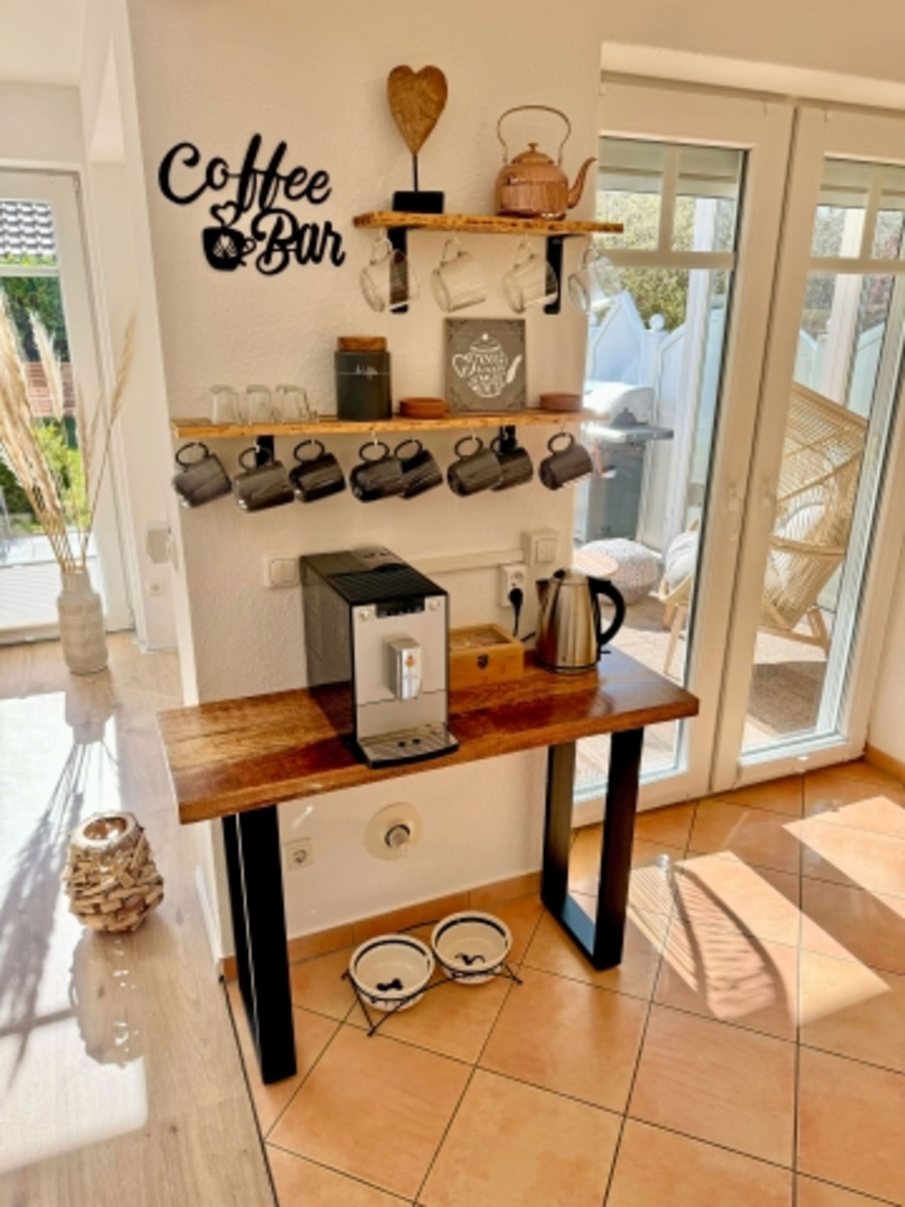 Kaffee- und Teebar und natürlich Hundebar