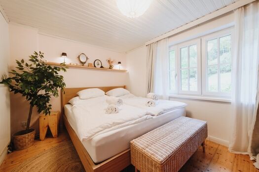 Schlafzimmer mit Doppelbett