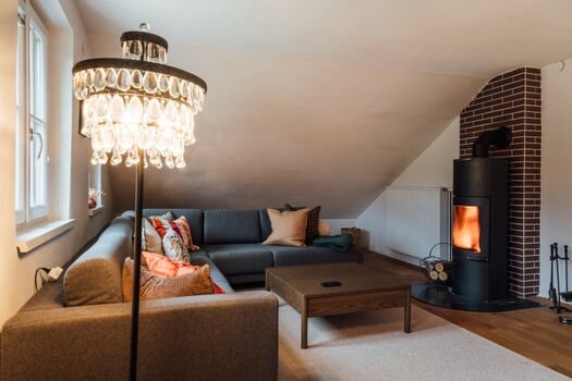 Wohnzimmer mit Kamin