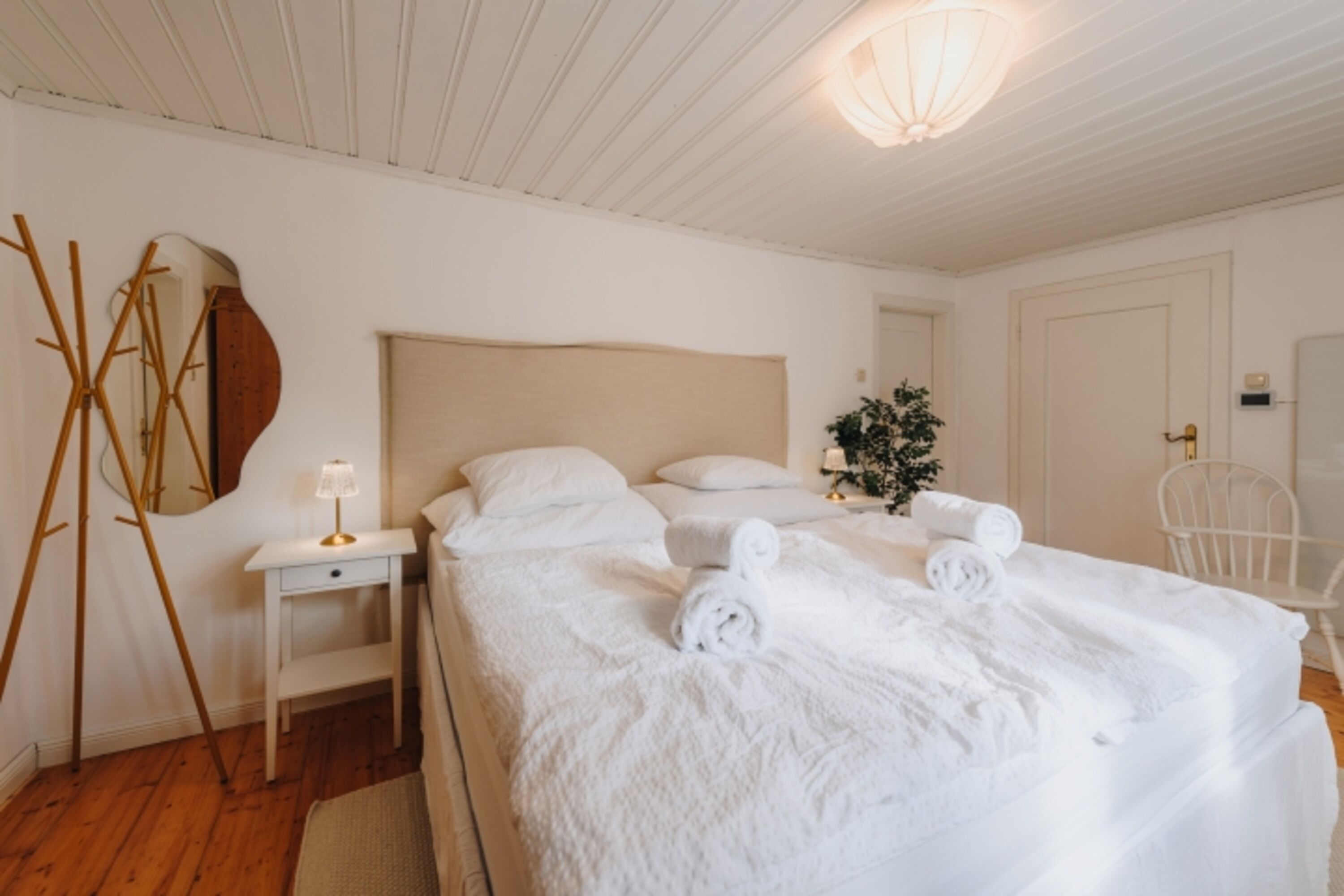 Schlafzimmer mit Doppelbett