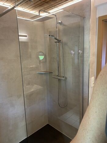 Dusche mit LED Beleuchtung
