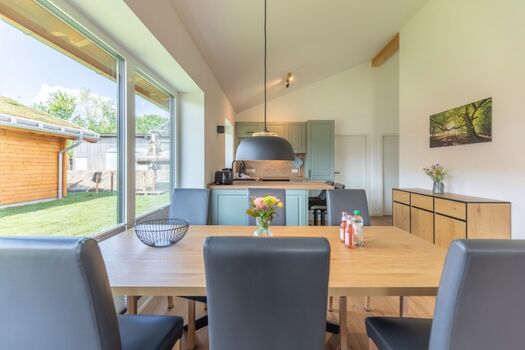Huus Bodderlicker - Essbereich mit Blick auf die Küche