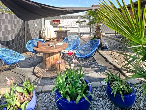 Sitzplatz mit Gasgrill.