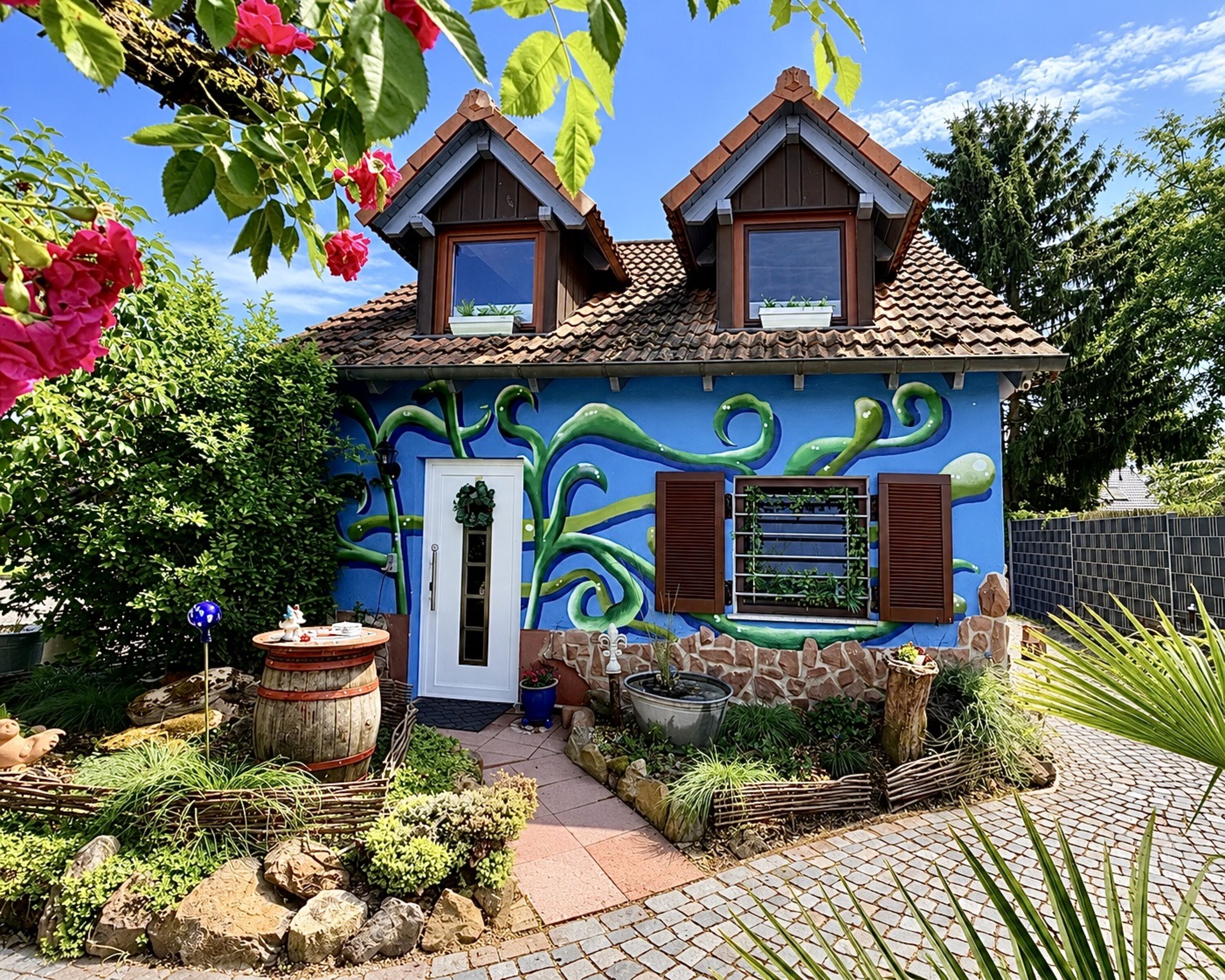 Ferienhaus & 700 qm Garten umzäunt für dich ganz alleine.