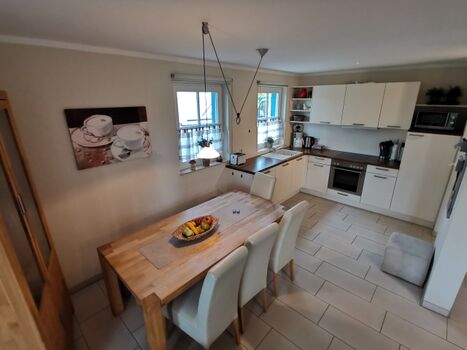 Küche mit Essbereich