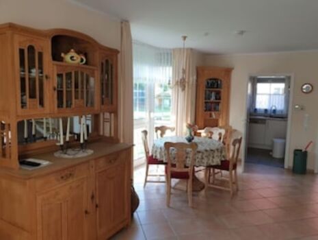 Buffetschrank mit Essecke