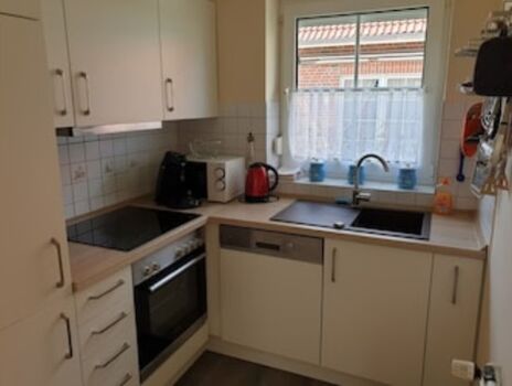 komplett eingerichtete Küche