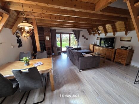Wohn - und Essbereich