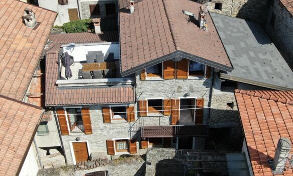 Blick auf das ganze Haus