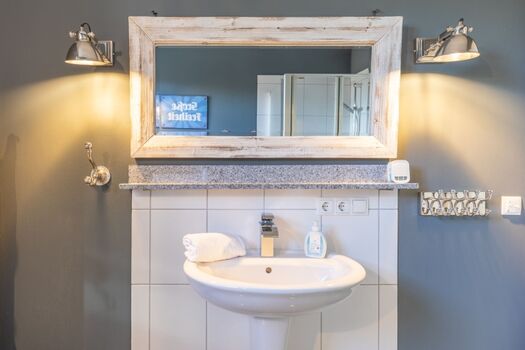 Badezimmer mit Dusche 1