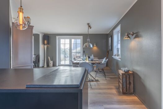 Offene Küche mit Essbereich